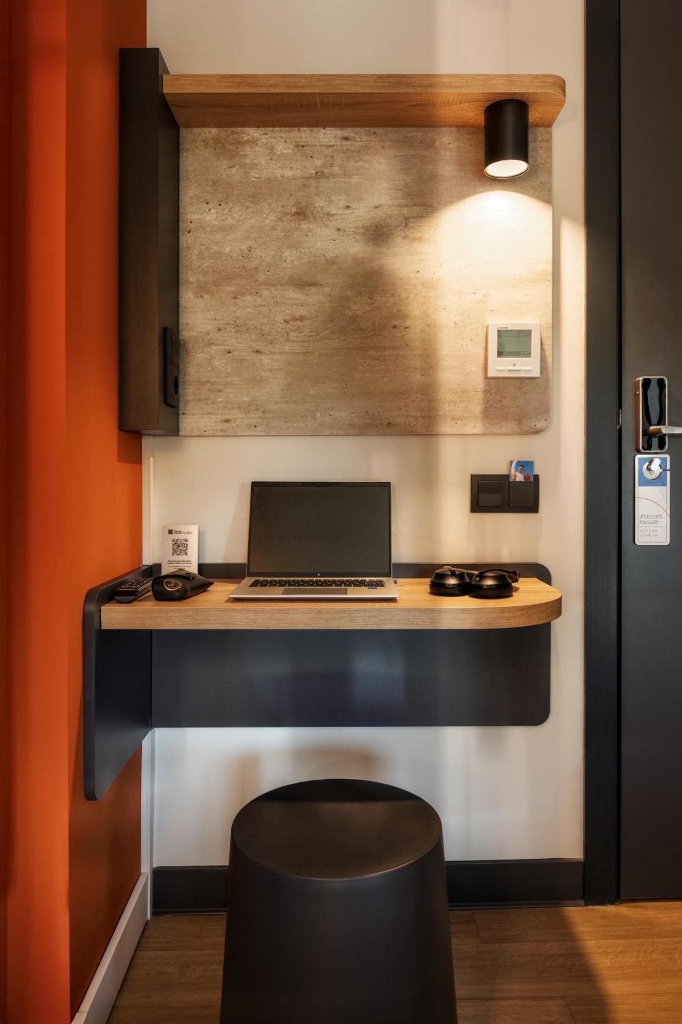 Ibis Budget Madrid Aeropuerto Экстерьер фото