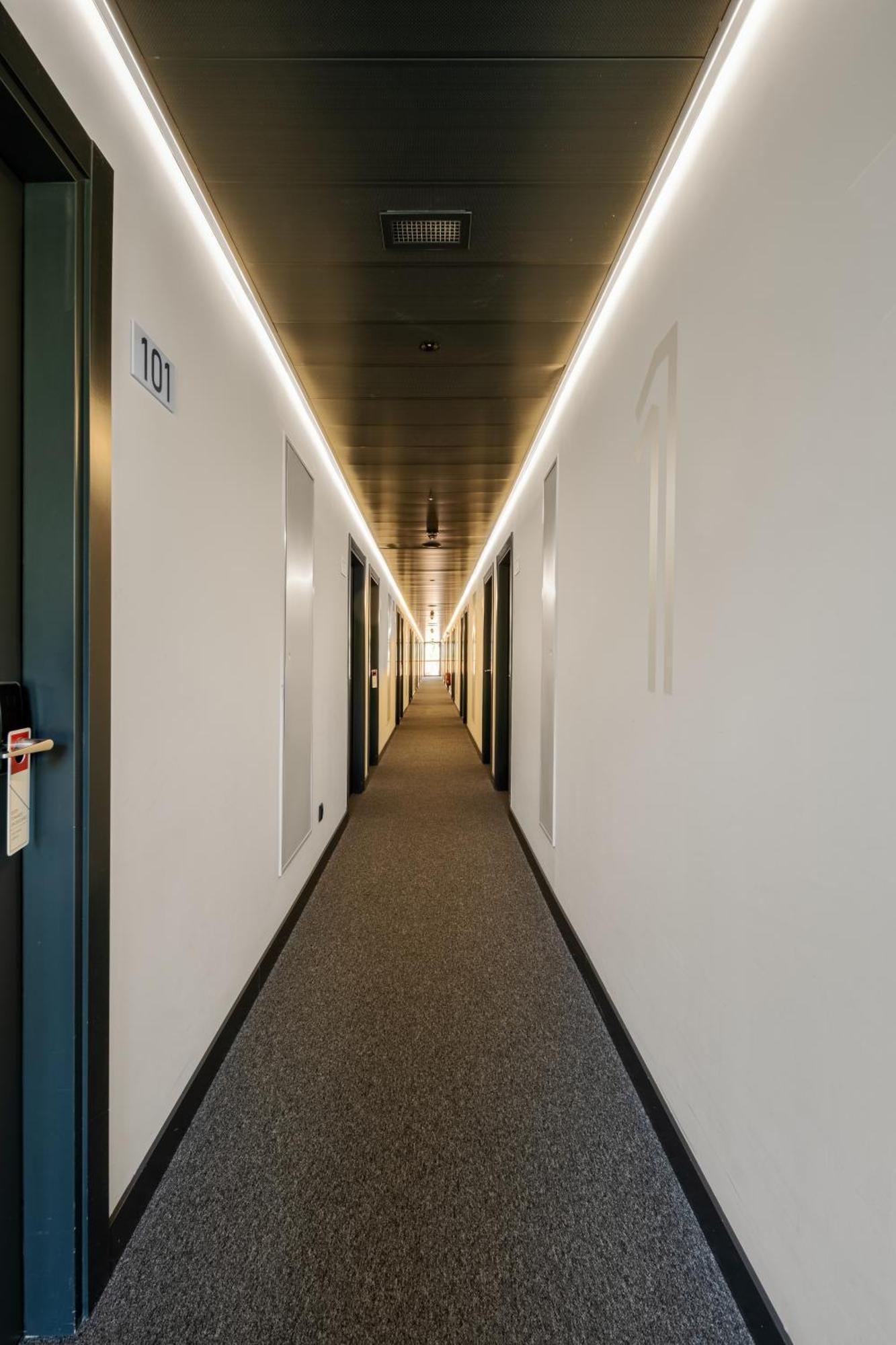 Ibis Budget Madrid Aeropuerto Экстерьер фото