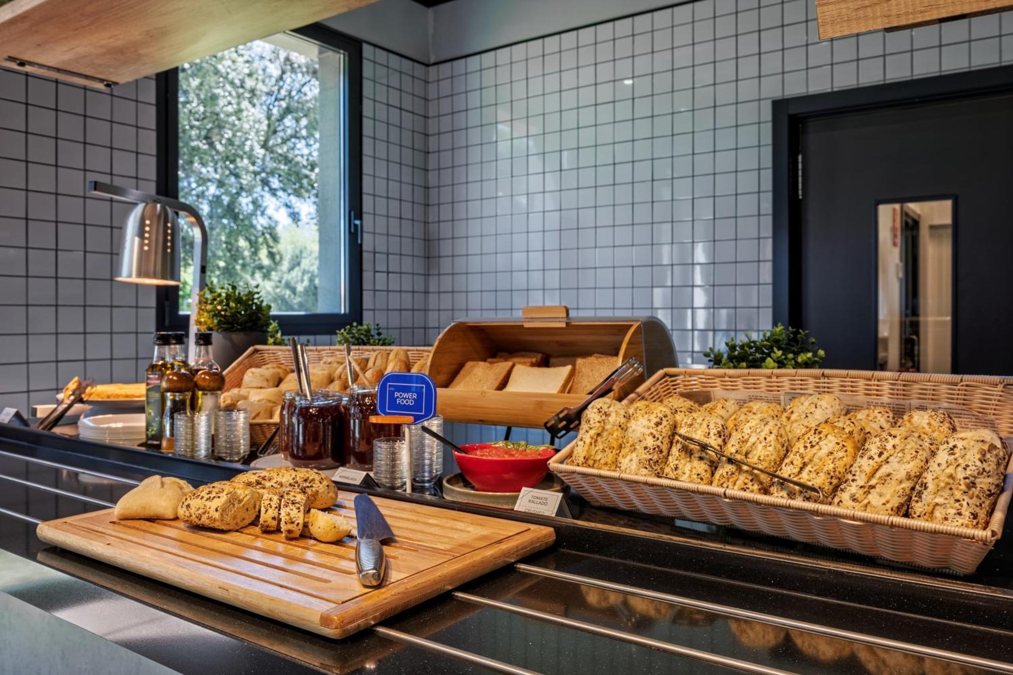 Ibis Budget Madrid Aeropuerto Экстерьер фото