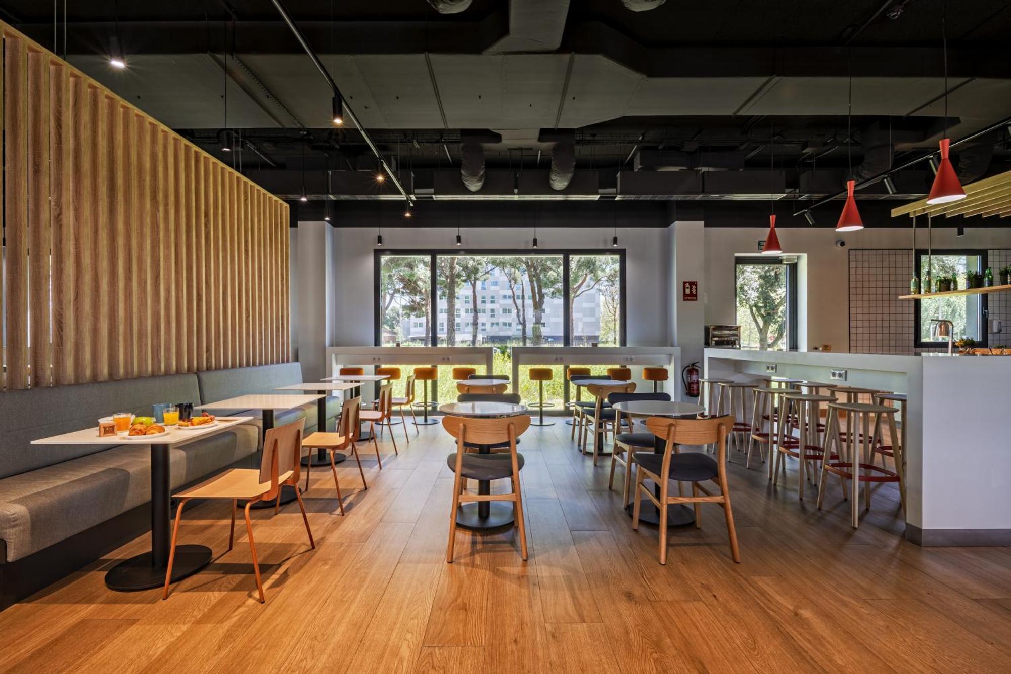 Ibis Budget Madrid Aeropuerto Экстерьер фото