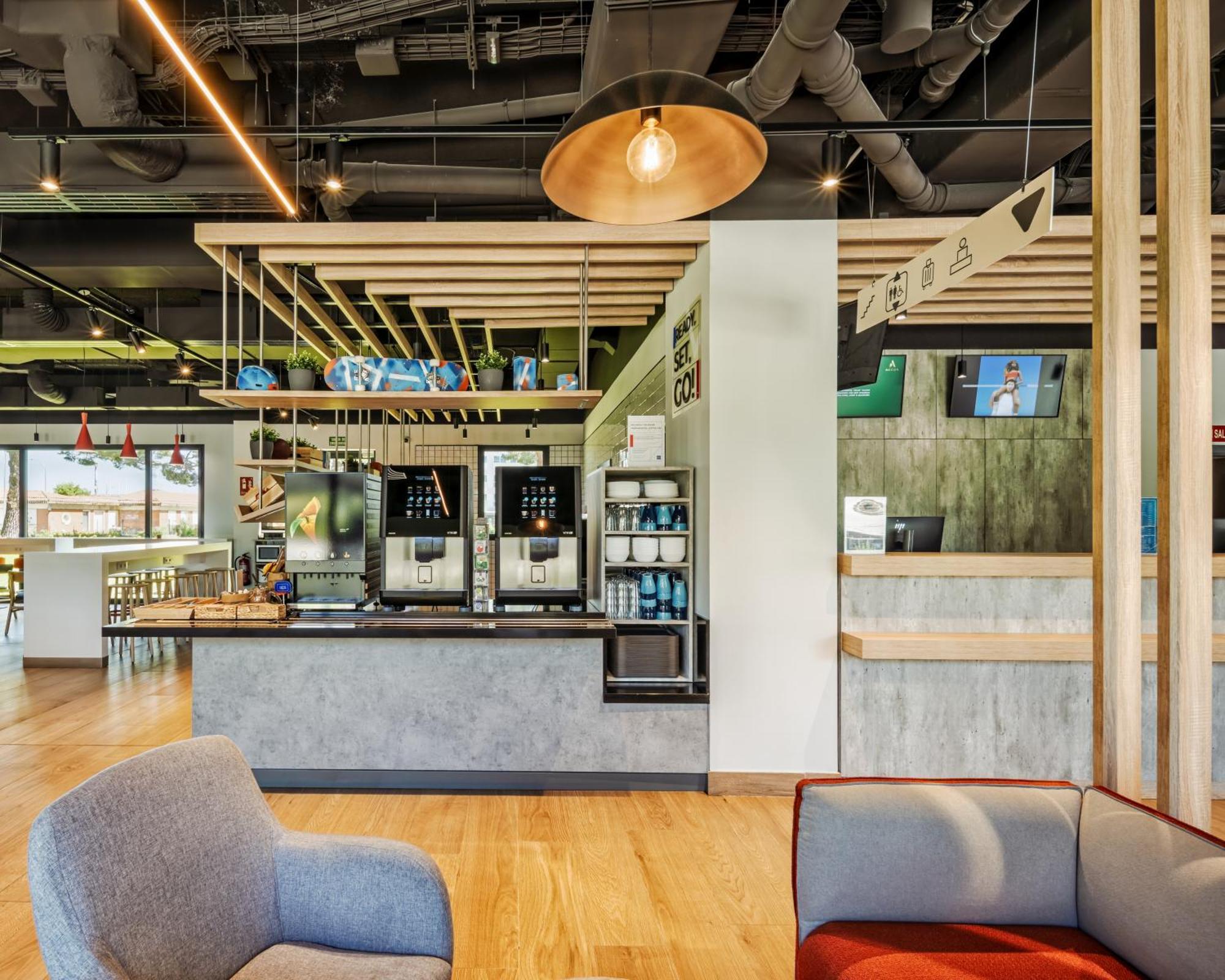 Ibis Budget Madrid Aeropuerto Экстерьер фото