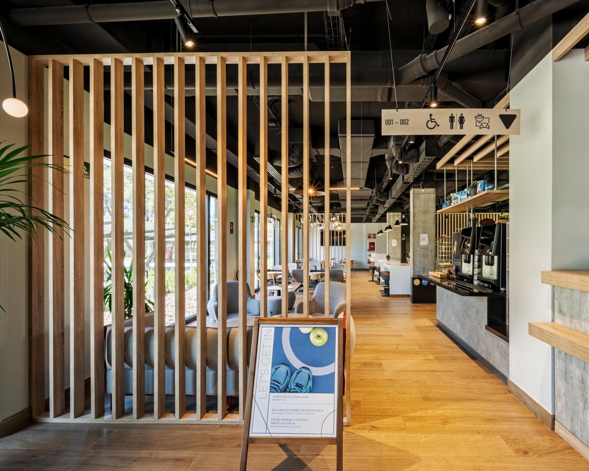 Ibis Budget Madrid Aeropuerto Экстерьер фото